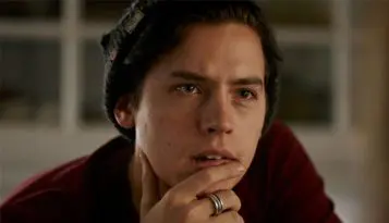 Riverdale Cast Shares BTS Story That Kinda Proves Jughead Didn't Die