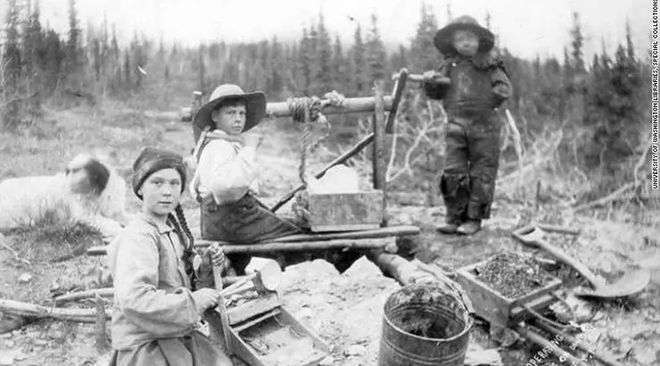 Is Greta Thunberg A Time-Traveler Or Doppelganger? 1 Greta Thunberg Photos