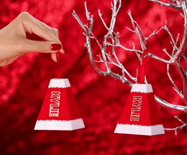 Kylie Jenner Reveals Christmas Collection Products | Hype Worth It? 4 Kylie Jenner Lip