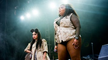 Lizzo's Strange Outfit At Lakers Game Faces Backlash