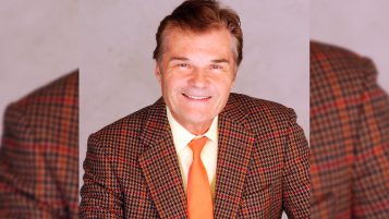 Modern Family pays tribute to Fred Willard who dies at 80