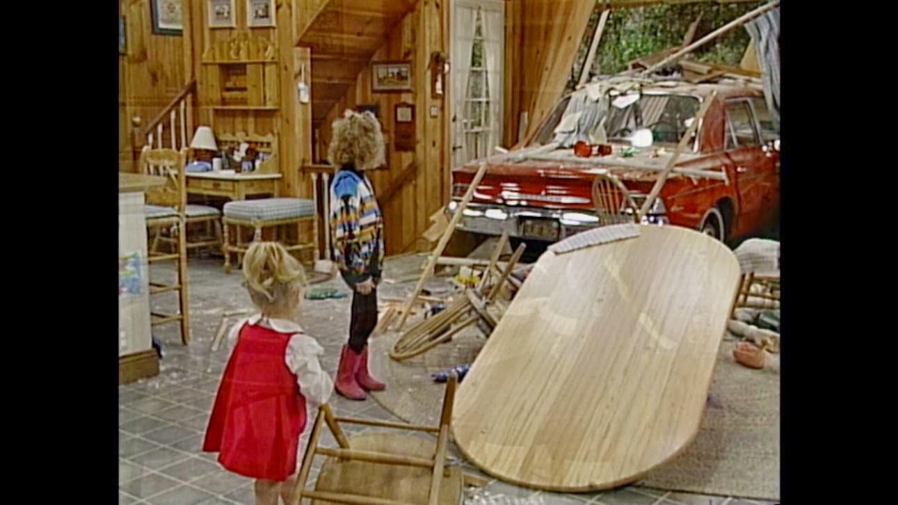 Stephanie Tanner Throwback Breaks Kitchen