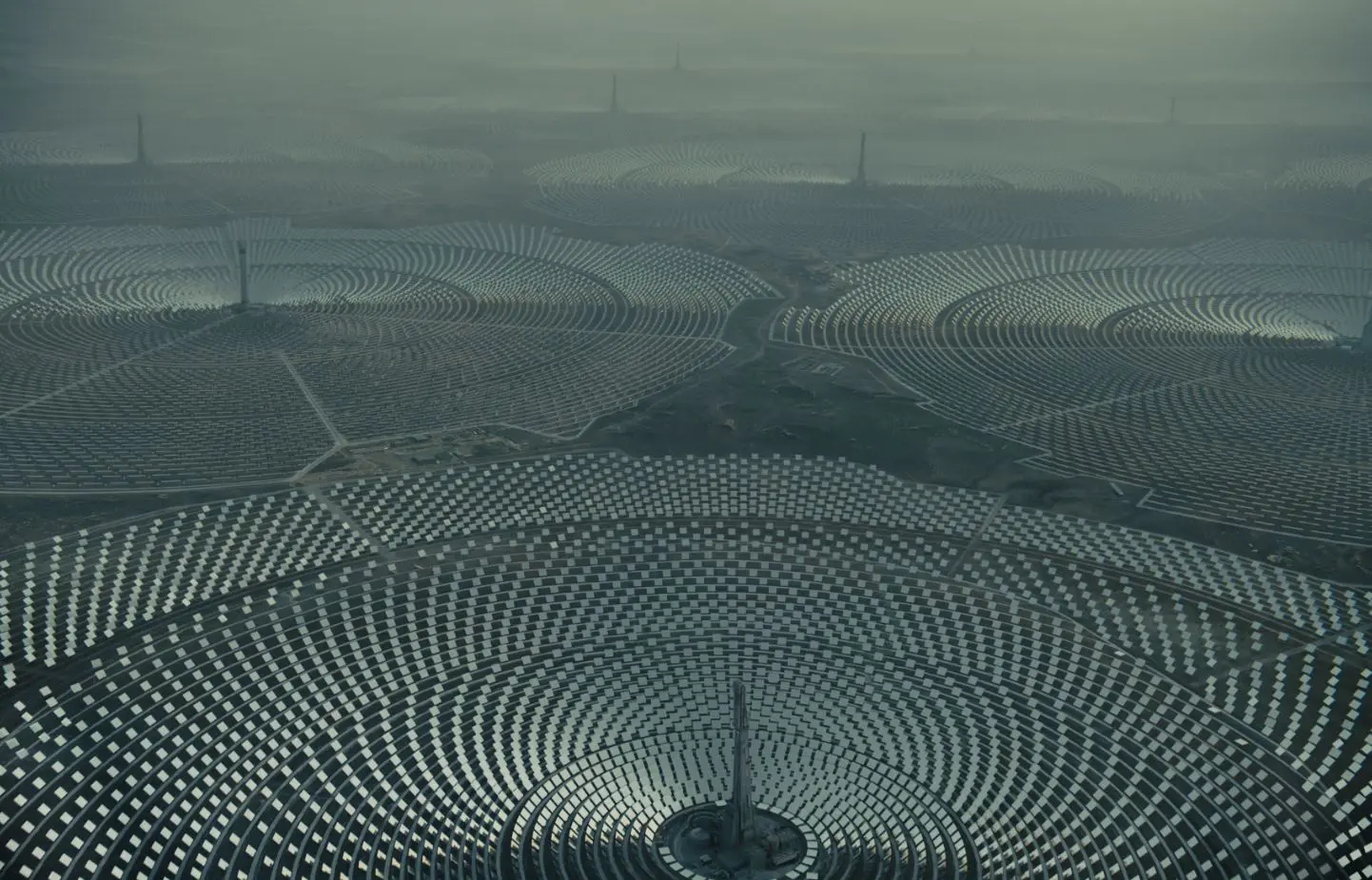 Blade Runner 2049: Better Than The Original? 2 Solar Farms in 2049