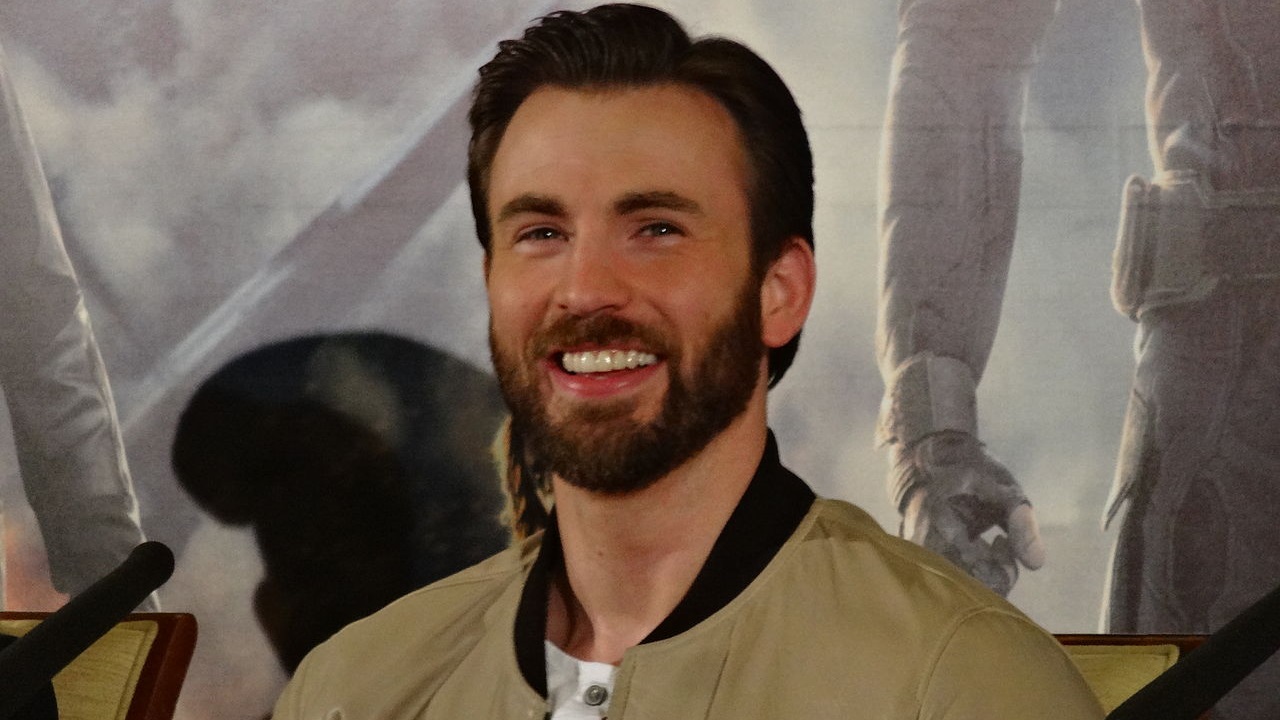 Chris Evans Responds To His Nude Photo and $ex Tape 