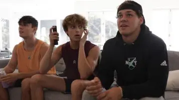 Josh Richards uses Noah Beck as clickbait in his recent vlog