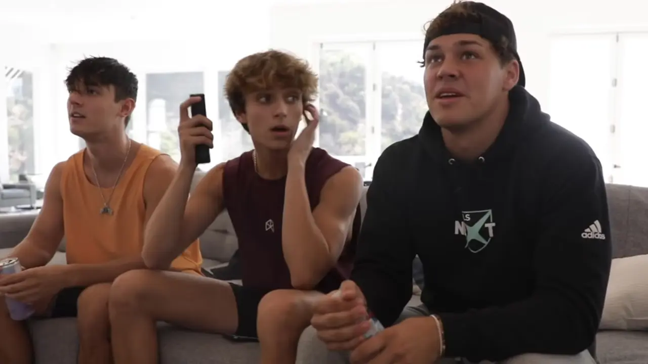Josh Richards uses Noah Beck as clickbait in his recent vlog