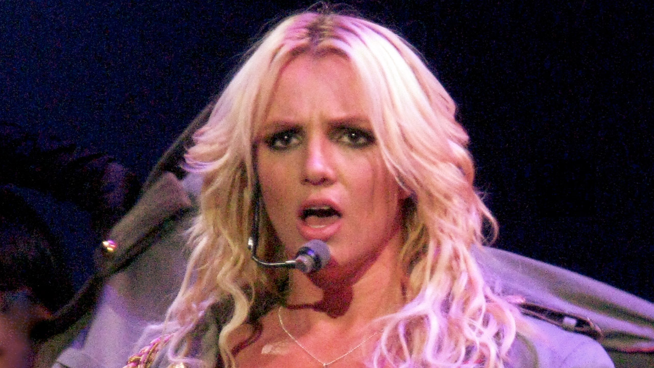 The Tragic Life Story of Britney Spears | Her Disturbing Past
