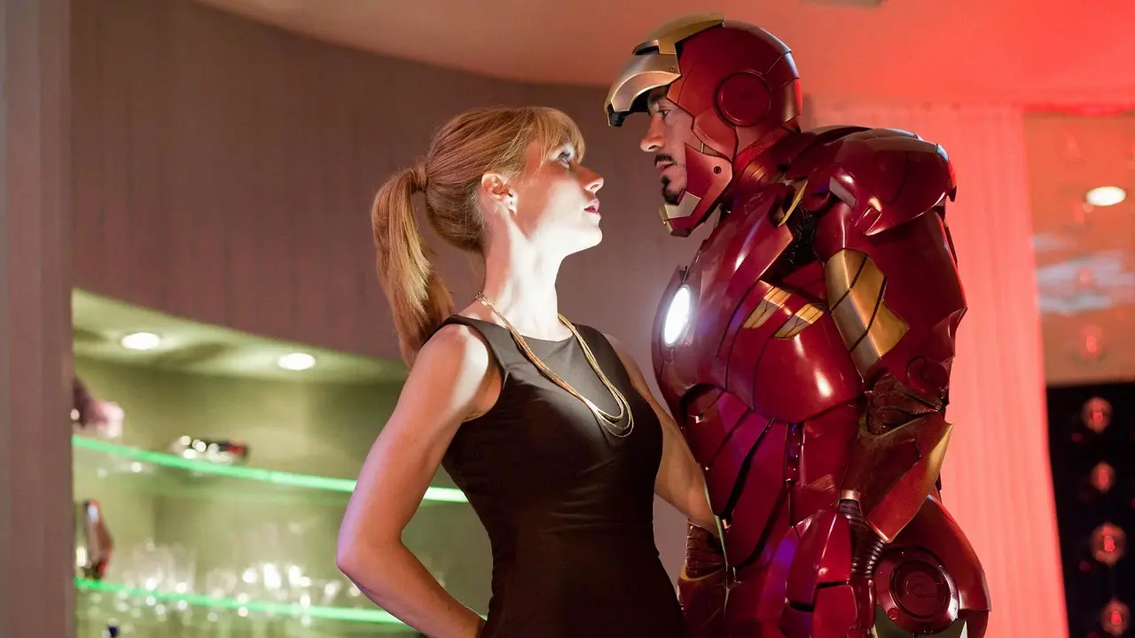 Gwyneth Paltrow says kissing Robert Downey Jr. was like kissing her brother 1 Gwyneth Paltrow says kissing Robert Downey Jr. was like kissing her brother