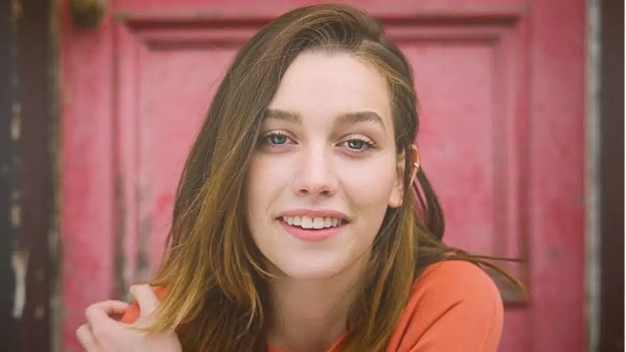 Bly Manor's Victoria Pedretti has a Crazy Voting Story For Us All!