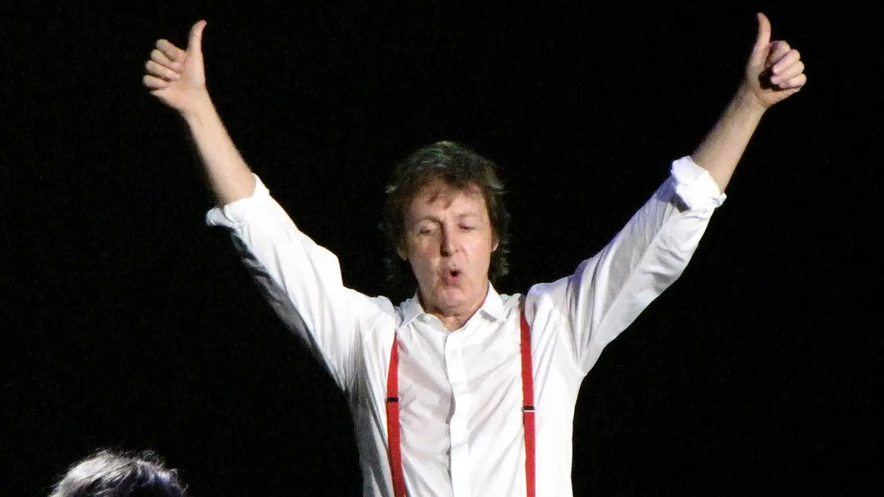 Paul McCartney photobombed a TikToker and she didn't notice!