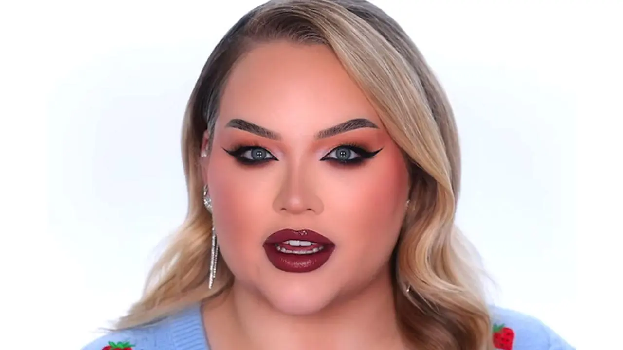 ariana-grande-r-e-m-beauty-review-by-nikkietutorials