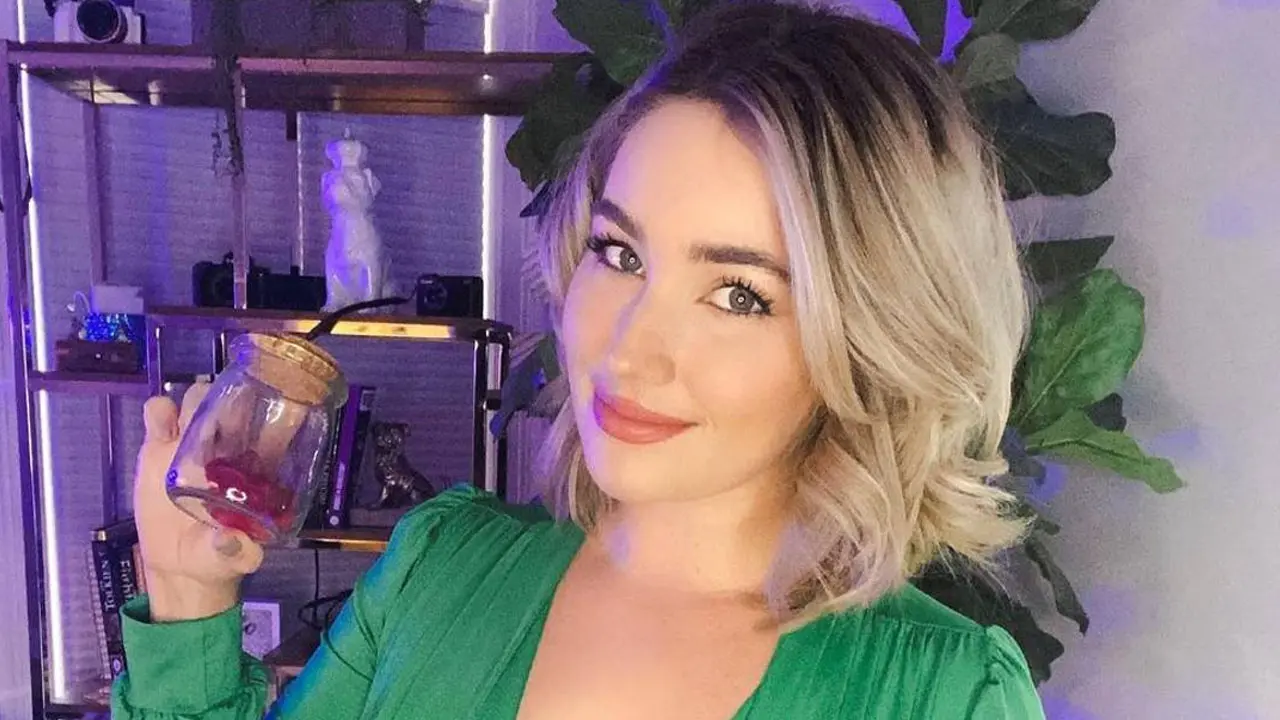 90 Day Fiancé Star Made $70,000 From Selling Her Farts In a Jar