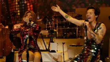 harry-styles-shania-twain-duet-at-the-2022-coachella-event