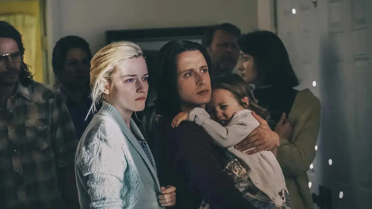 10 Best Julia Garner Movies And TV Shows 7 Waco Series
