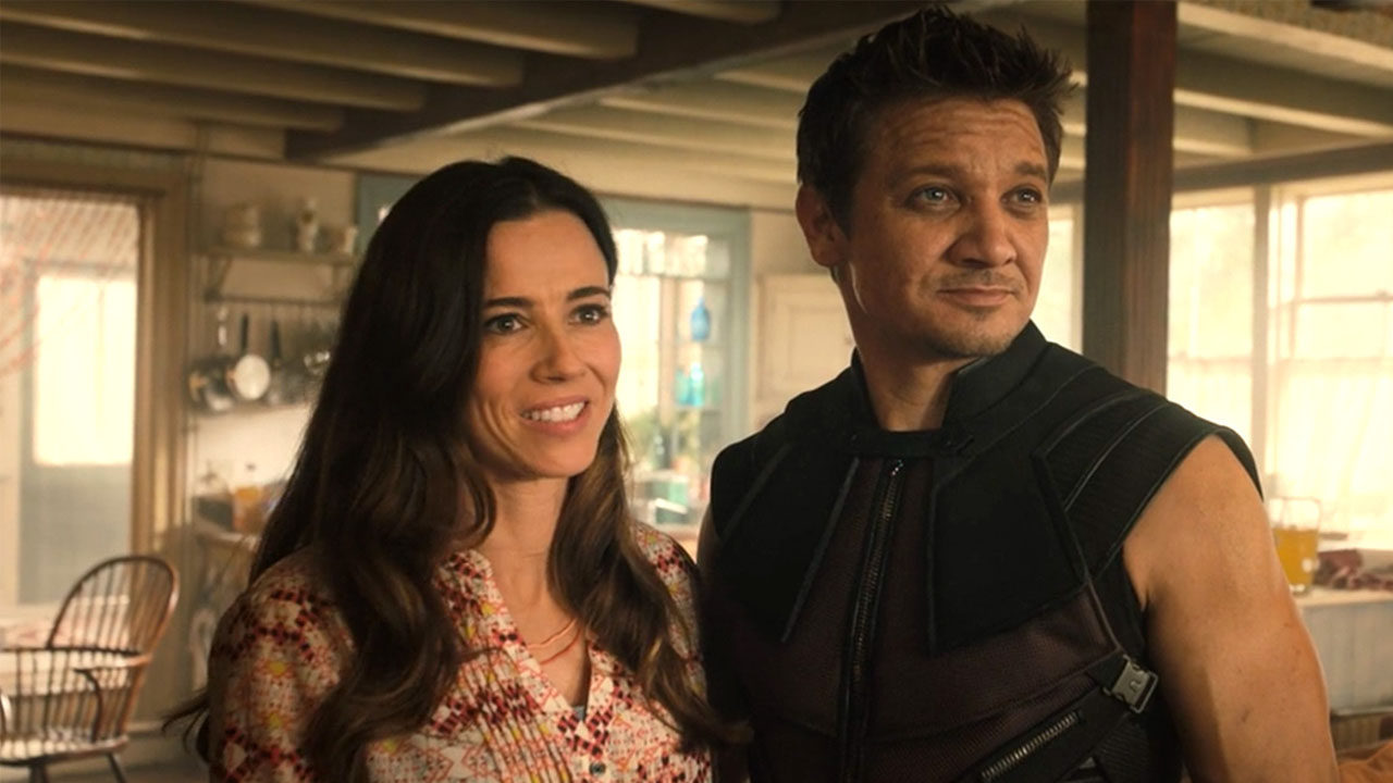 Linda Cardellini in Avengers Age of Ultron